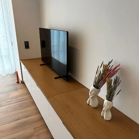 Rustemi アパートホテル