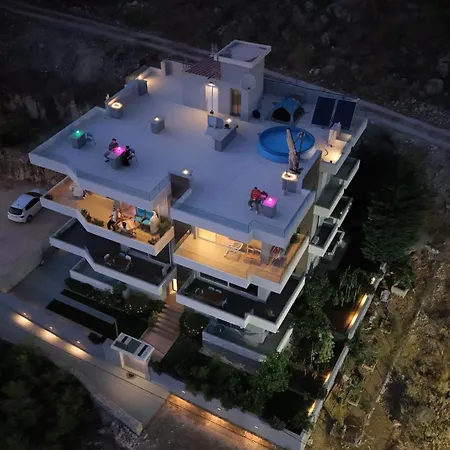 アパートホテル Rustemi 3*